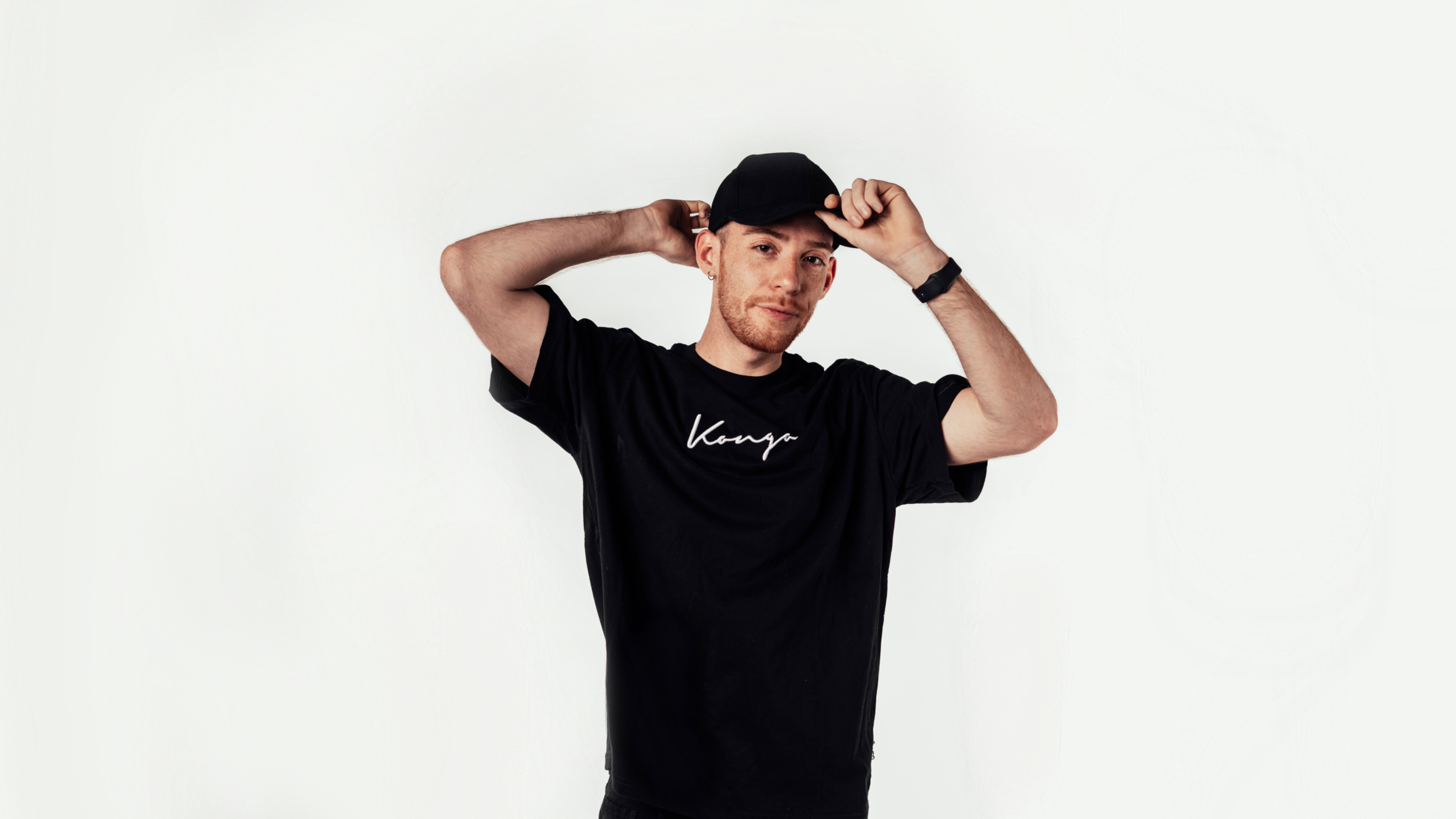 Tomas Fortte en una presentación en vivo